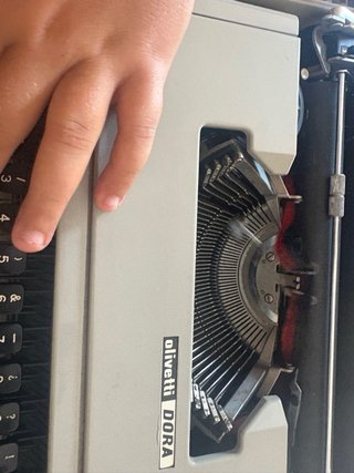 Máquina de escribir Olivetti Dora