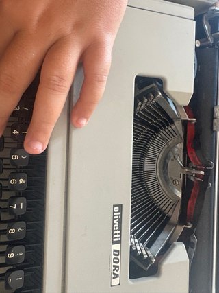 Máquina de escribir Olivetti Dora