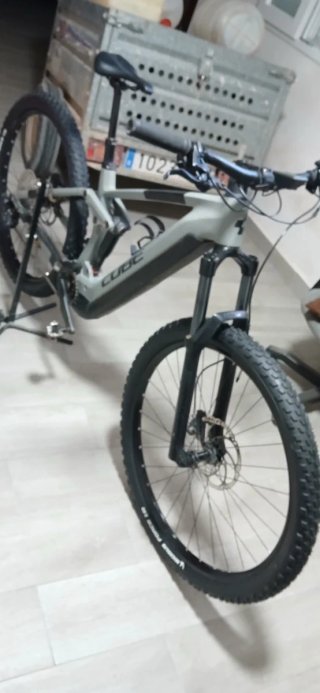 Bicicleta eléctrica Cube Doble Suspensión,carbono