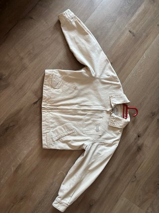 Cazadora worker Pull and Bear beige tejido grueso