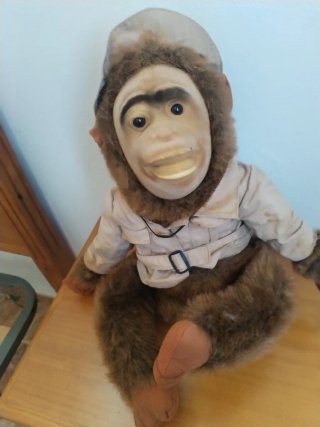 Peluche Mono con Ropa