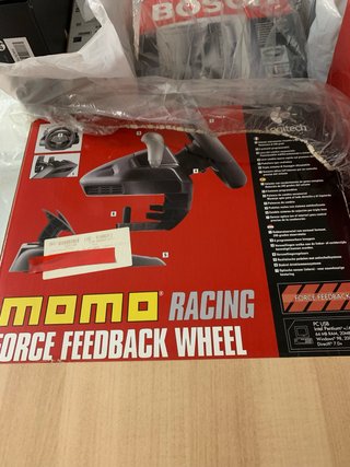 Volante Logitech MOMO Racing Force Feedback