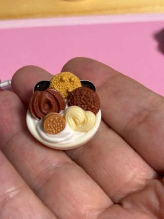 Imanes de crema con galletas y dulces