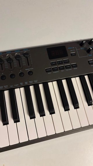 Teclado Controlador USB MIDI Nektar Impact LX61+