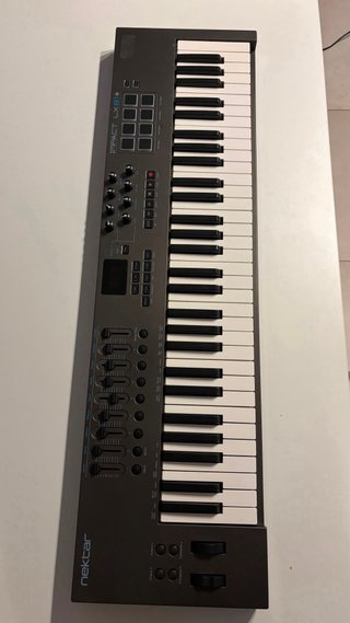 Teclado Controlador USB MIDI Nektar Impact LX61+