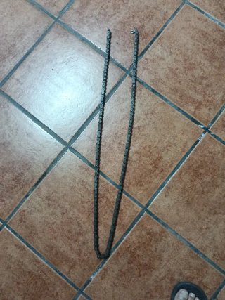 Cadena de moto gris