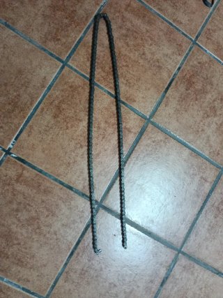 Cadena de moto gris