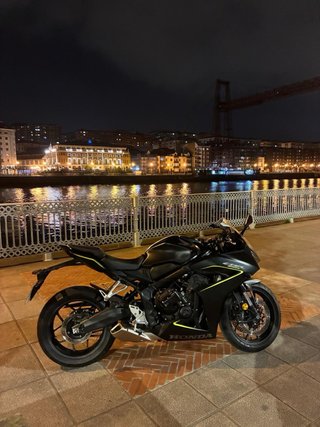 Vendo moto CBR 650 R E CLUTCH
