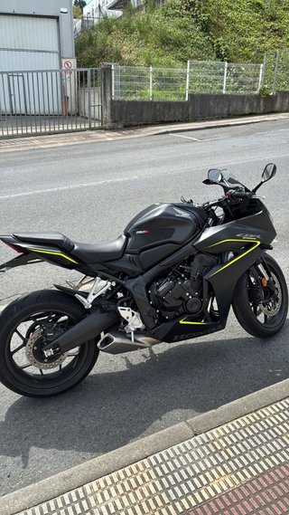 Vendo moto CBR 650 R E CLUTCH