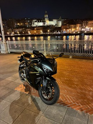 Vendo moto CBR 650 R E CLUTCH