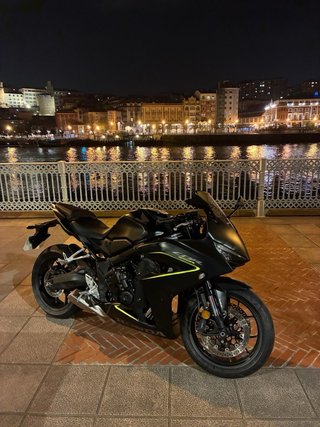 Vendo moto CBR 650 R E CLUTCH