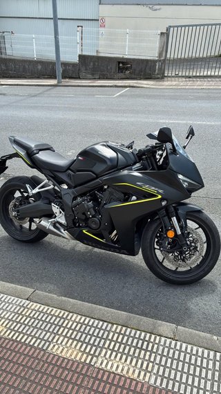 Vendo moto CBR 650 R E CLUTCH