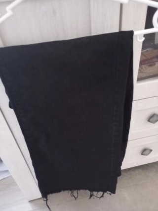 Pantalón vaquero negro