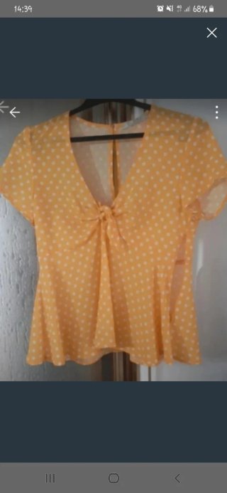 Blusa amarilla lunares blancos