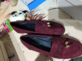 Zapatillas de ante burdeos con flecos
