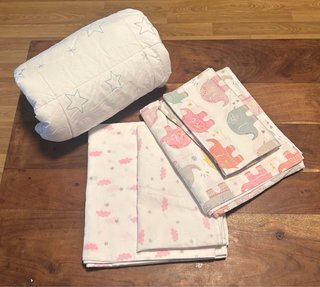 Edredón cuna con 2 fundas (estrellas y elefantes)