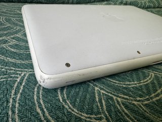 Apple MacBook - 13" Intel Core 2 Duo - 4/250GB