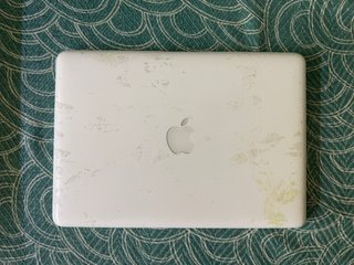 Apple MacBook - 13" Intel Core 2 Duo - 4/250GB