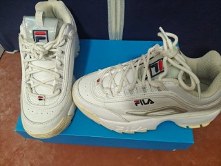 Zapatillas Fila Mujer Blancas y Plateadas