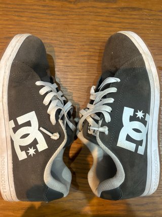 Zapatillas DC Shoes grises y blancas