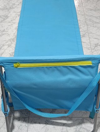 Silla de playa azul y beige