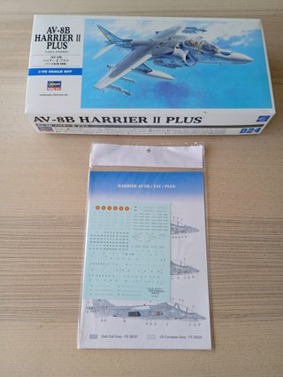 HARRIER II AV-8B PLUS + CALCAS ESPAÑOLAS 1/72