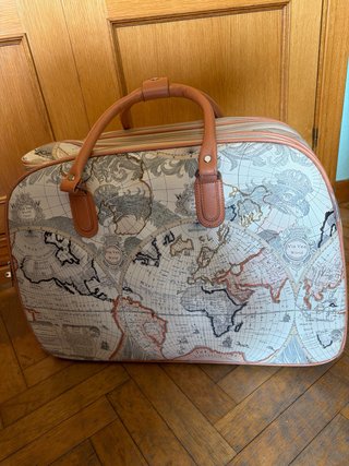 Maleta/bulto de viaje con ruedas y mapa