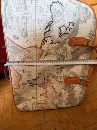 Maleta/bulto de viaje con ruedas y mapa