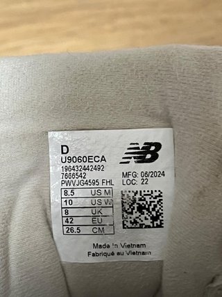 New Balance 9060 Beige/Plata Unisex