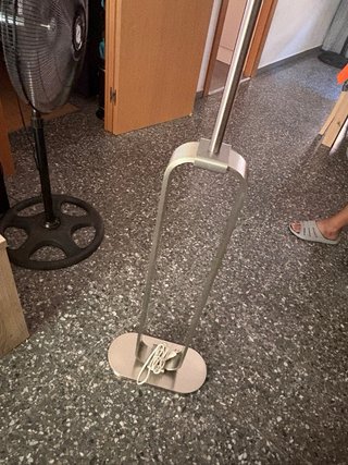 Lámpara de pie moderna metal y plástico