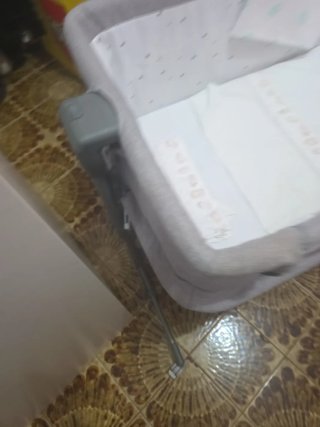 Minicuna gris con estampado de estrellas