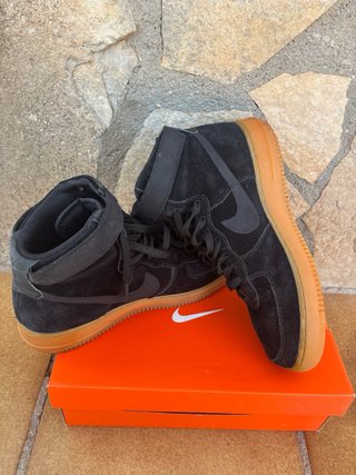 Nike Air Force 1 High Suede Negro/Gum