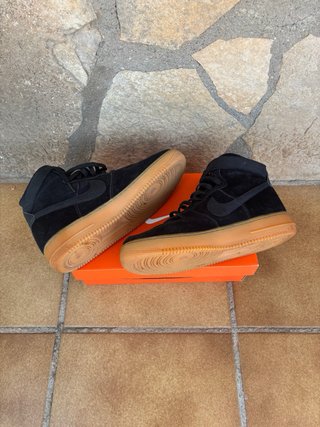 Nike Air Force 1 High Suede Negro/Gum