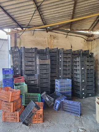 Cajas de plástico apilables usadas