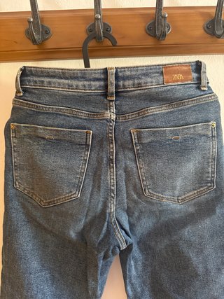 Pantalón vaquero flare ZARA azul