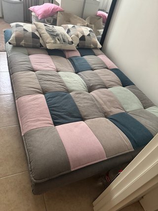 Sofá cama convertible en buen estado – Muy cómodo