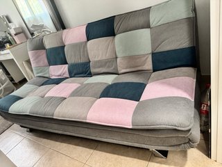 Sofá cama convertible en buen estado – Muy cómodo