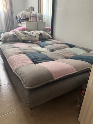 Sofá cama convertible en buen estado – Muy cómodo