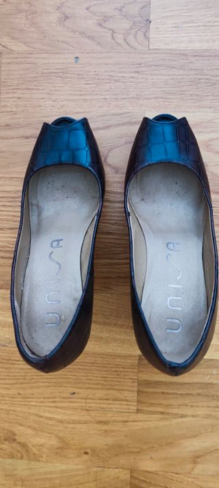 Zapatos de tacón marrones peep toe