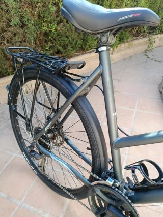 Bicicleta Gris con Portaequipajes