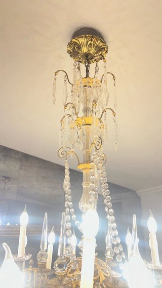 Gran lámpara antigua de araña de cristal