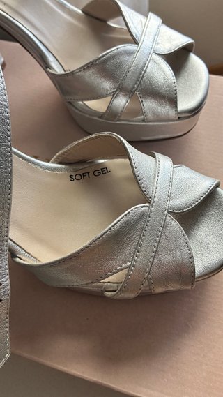 Zapatos de tacón de piel Marian fiesta,plata mate.