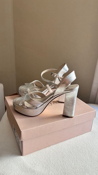 Zapatos de tacón de piel Marian fiesta,plata mate.