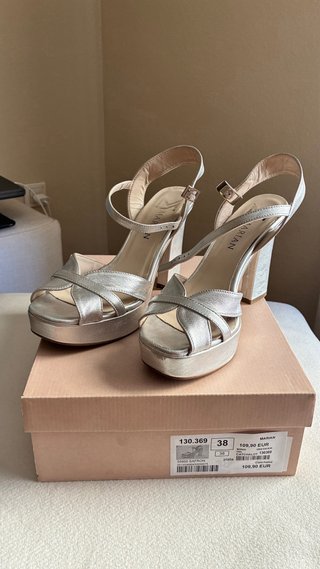 Zapatos de tacón de piel Marian fiesta,plata mate.
