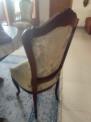 Mesa Extensible Estilo Luis XV con 7 siillas