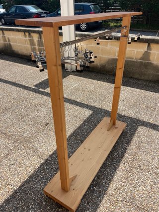 Perchero de madera y metal