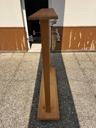 Perchero de madera y metal