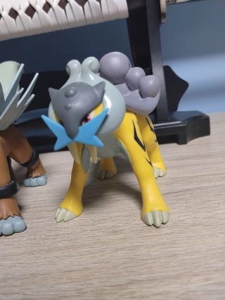 Figuras Pokémon Entei, Raikou y Suicune