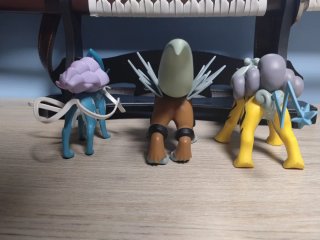 Figuras Pokémon Entei, Raikou y Suicune