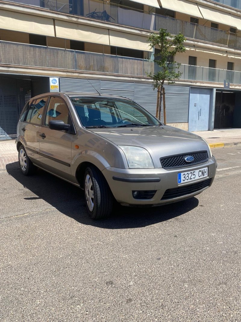 Ford Fusion 2005 - foto 1